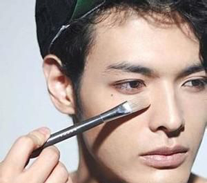 男性化妝漸流行（經濟透視）